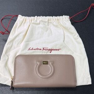 Salvatore Ferragamo Viridian Zip Leather Wallet